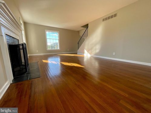 77 Lynnhaven Dr, Dover DE  19904-4303 exterior