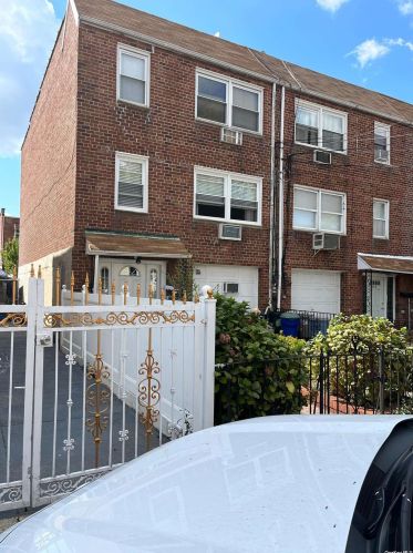 101-30 107th St, Jamaica, NY 11416-1140