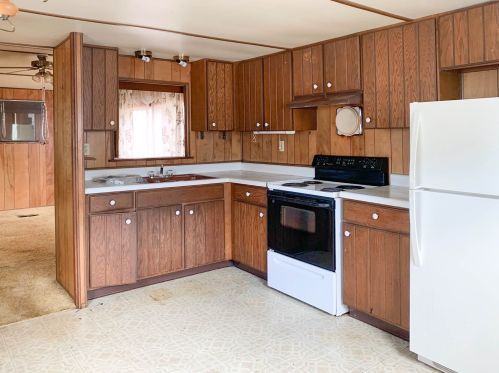 23 Friendship Dr, Salem, NH 03079-3016