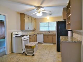 728 Mary Lake Dr, Bryan TX  77802-3111 exterior