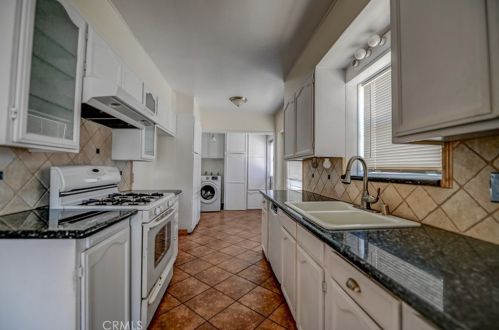 5949 Lewis Ave, Long Beach CA  90805-3528 exterior