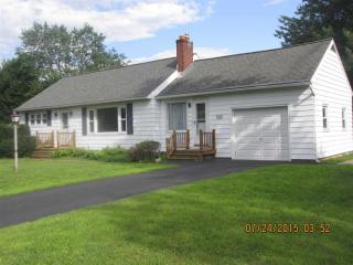 456 Wallace Rd, Schenectady, NY 12304-2401