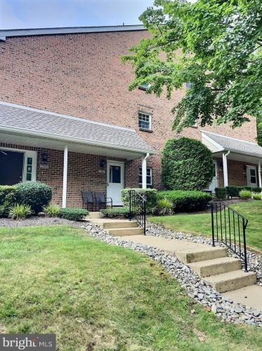 1307 Valley Glen Rd, Melrose Park, PA 19027-1751