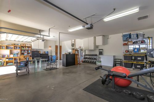 4650 Crestview Cir, Tucson AZ 85745-9207 exterior