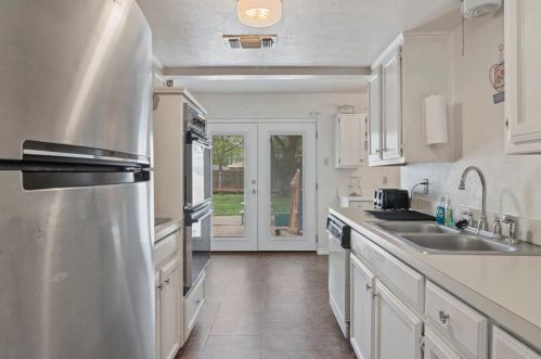 8449 Freeport Dr, Dallas TX  75228-4935 exterior