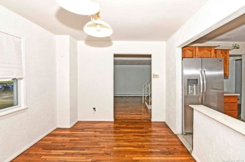 43 Julie Cres, Central Islip NY  11722-4907 exterior