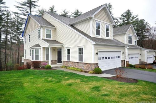61 Ridgewood Dr, Waterbury, CT