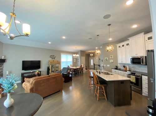 4530 Zircon Ln, Minneapolis, MN 55446