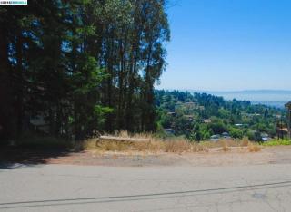 7021 Elverton Dr, Oakland, CA 94611-1111