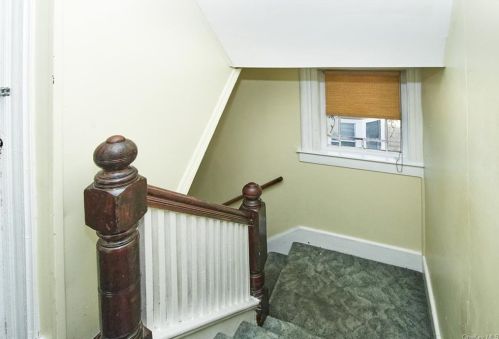 10 Royce Ave, Middletown NY  10940-4709 exterior
