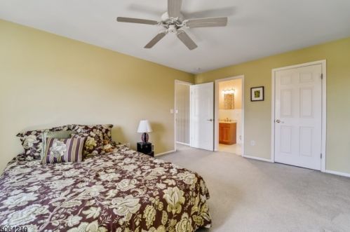 48 Edgefield Dr, Greystone Park NJ  07950-1975 exterior