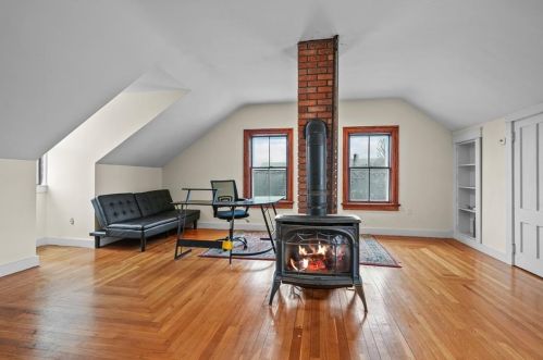 30 Gould St, Middletown RI 02840-2144 exterior