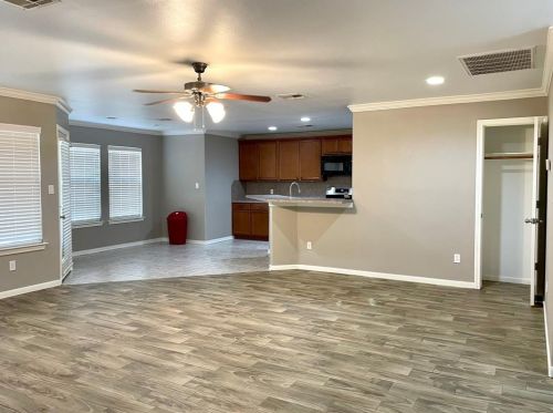 106 San Felipe Rd, Sealy, TX 77474-1932
