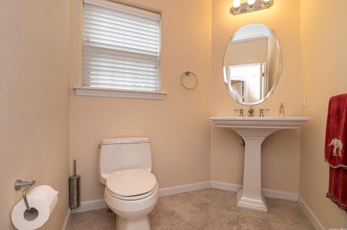 24 Hamlet Dr, Mount Sinai NY  11766-3002 exterior