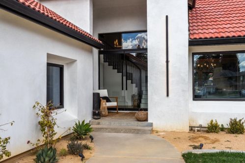 3220 Province Towne Ct, Modesto, CA 95355-1881