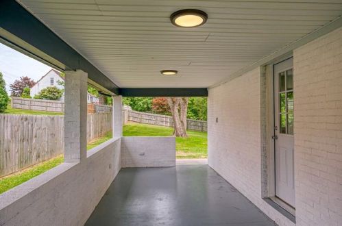 332 Blackhawk Rd, Beaver Falls PA  15010-1406 exterior