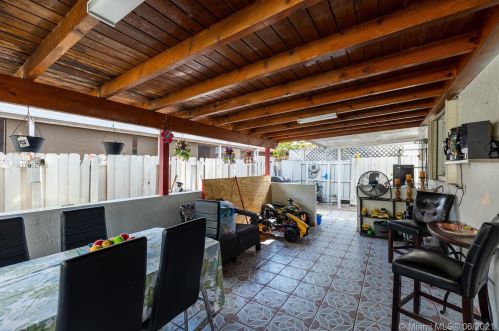 3153 70th Ter, Hialeah FL  33018-5272 exterior