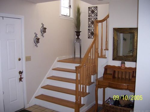 8 Joseph Ct, East Windsor, CT 06016-9304