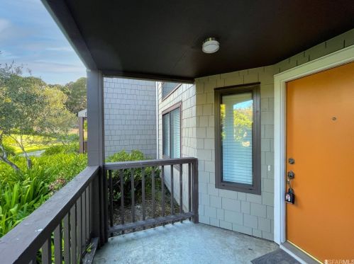 511 King Dr, Daly City, CA 94015-2985