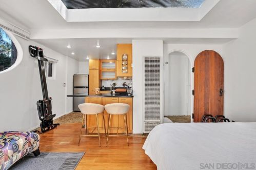 232 Rios Ave, Solana Beach CA  92075-1240 exterior