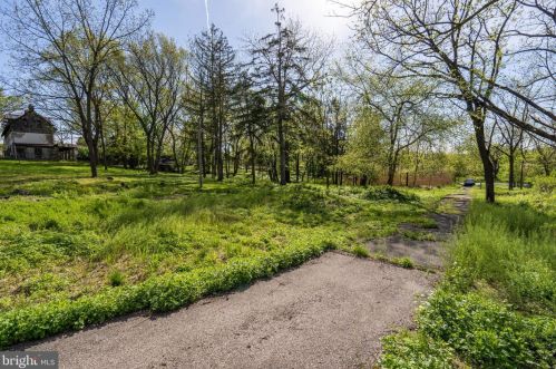 1704 Dreshertown Rd, Dresher PA  19025-1303 exterior