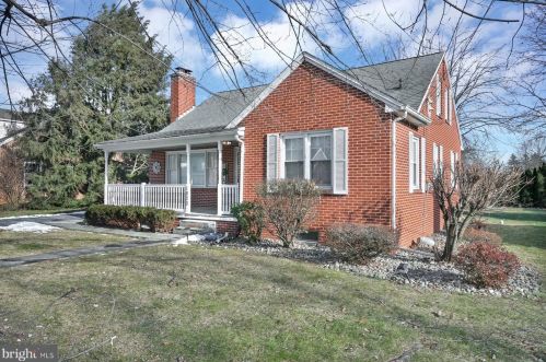 1829 Basin Hill Blvd, Carlisle PA  17013-1111 exterior