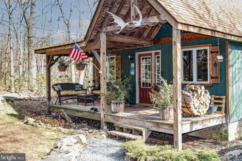 141 Mountain View Dr, Jim Thorpe, PA 18229-2826