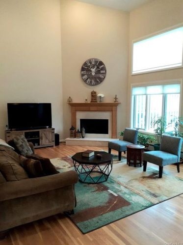 18 Redwood Dr, Somers Town NY  10589-1816 exterior