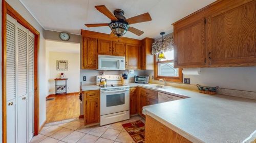 257 Carriage Dr, Meriden, CT 06450-7006