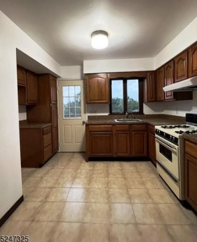 226 Legion Pl, Paterson NJ  07508-1420 exterior