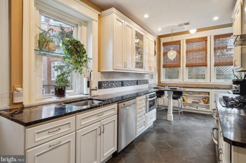 2610 Woodley Pl, Washington, DC 20008-1523