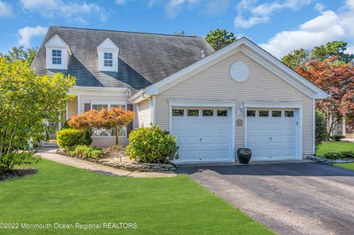 56 Greenways Ln, Lakewood, NJ 08701-7501