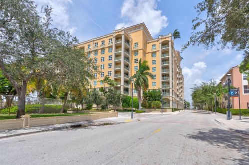 403 Sapodilla Ave, West Palm Beach, FL 33401-5765