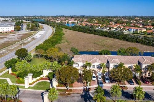 4790 165th Ave, Hollywood, FL 33027-6304