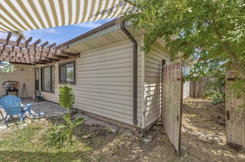 5716 Georgia Dr, North Highlands CA  95660-4725 exterior
