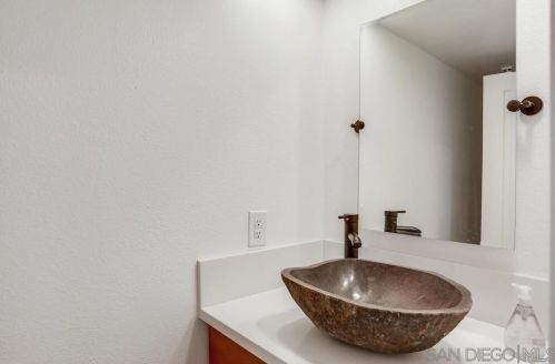 916 Alyssum Rd, Carlsbad CA  92011-3907 exterior