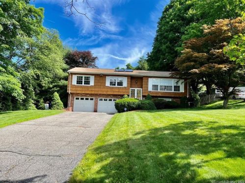 338 Union Valley Rd, Mahopac, NY 10541-4333