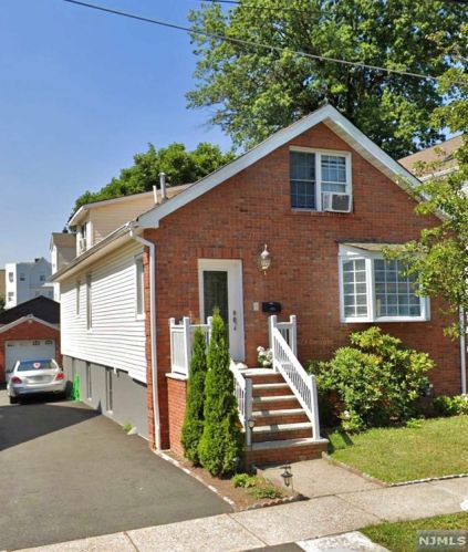 214 Columbus Pl, Cliffside Park NJ  07010-1006 exterior