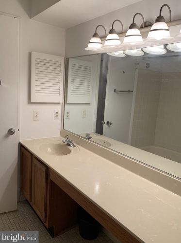 308 Trinity Ct, Princeton NJ  08540-7028 exterior