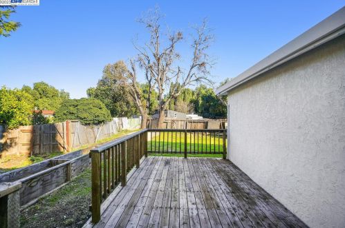 2954 Clearland Cir, West Pittsburg CA  94565-3243 exterior