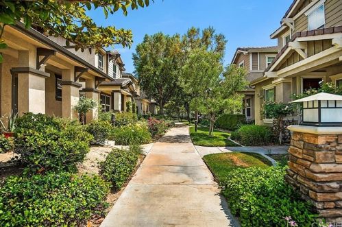 24064 Whitewater Dr, Santa Clarita, CA 91354-4936
