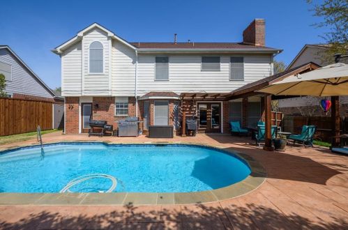 1529 Lindby Dr, Lewisville TX  75028-3624 exterior