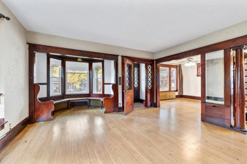 2805 Clement Ave, Milwaukee, WI 53207-2228