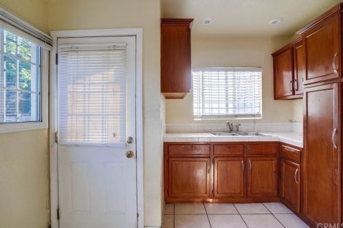 1117 Loma Vis Dr, Long Beach CA 90813-2806 exterior