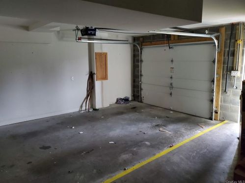 22 Hudson Cir, Marlborough NY  12542-6187 exterior