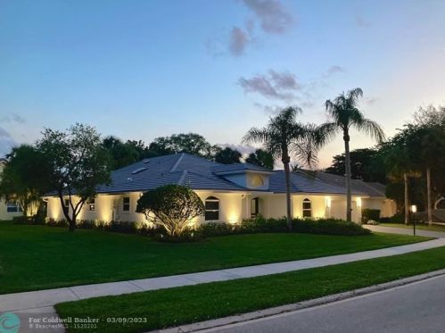 2830 Sabalwood Ct, Delray Beach FL  33445-7153 exterior