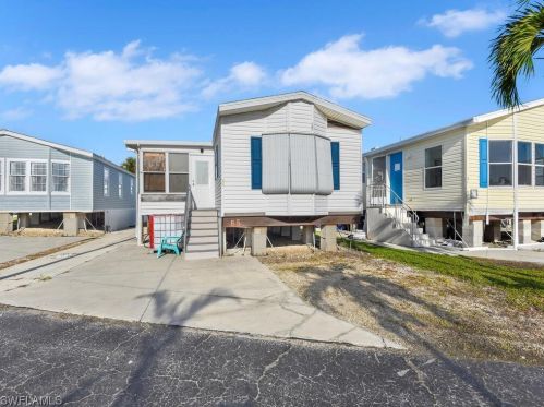 33 Helen Ln, Fort Myers Beach, FL 33931-2940