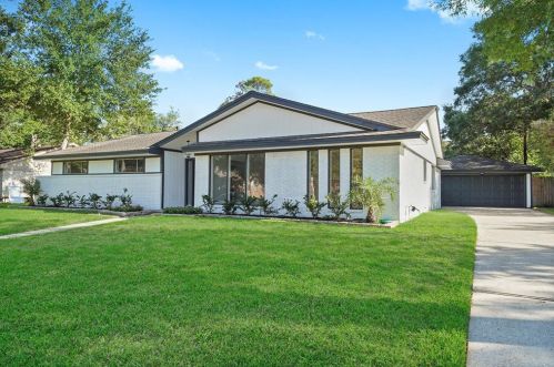 422 Woodvine Dr, Taylor Lake Village, TX 77586-6024