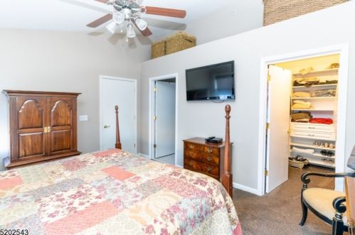 28 Homestead Ln, Lincoln Park NJ  07035-2033 exterior