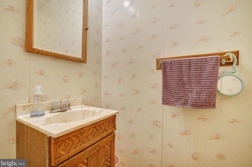 645 Ithaca Pl, East Windsor NJ 08520-5614 exterior